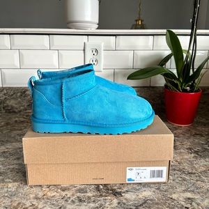 UGG Classic Ultra Mini, size 7, color blue
